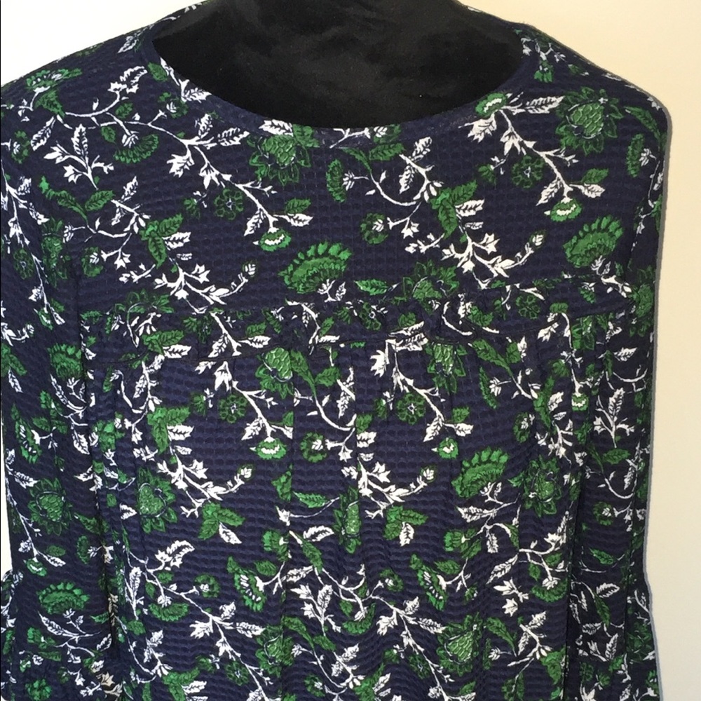 Green & Navy look amazing together!